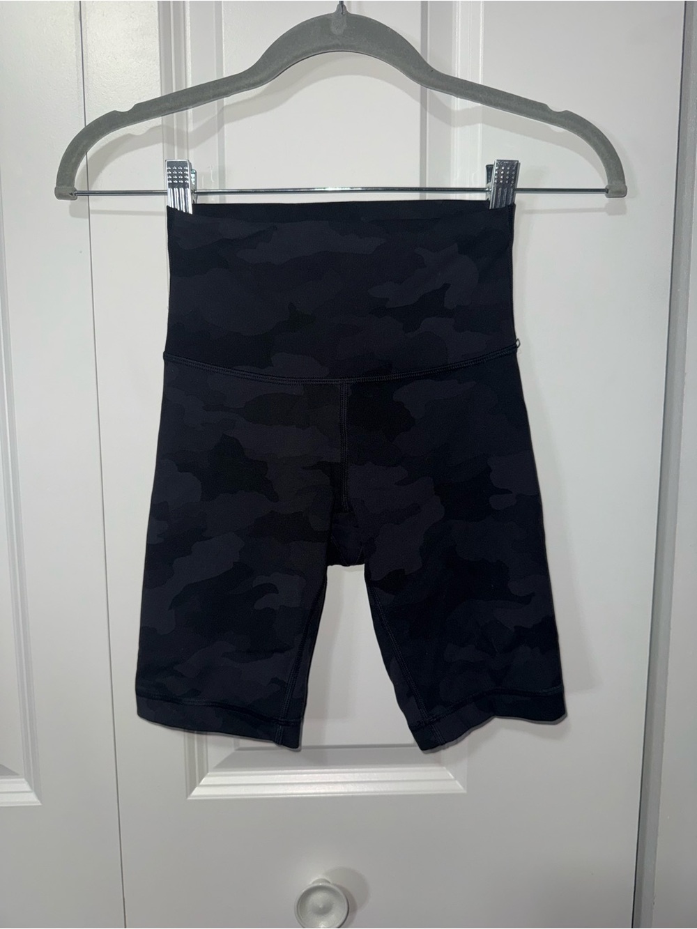 lululemon athletica Camo Bikers - size 0